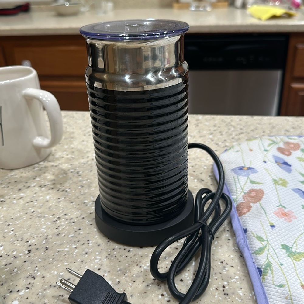 Nespresso Frother with charger